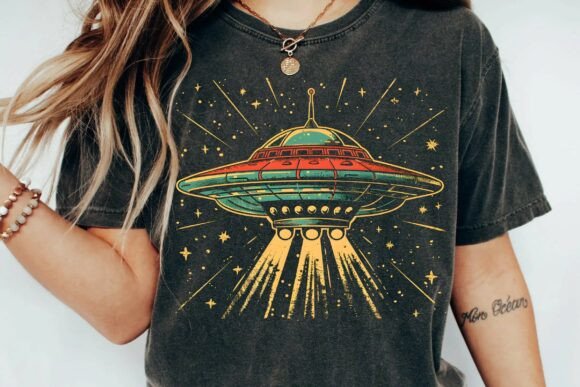 Download Vintage Retro UFO Flying Saucer Space Alien Sci-Fi T-Shirt Design Png - Flying saucer Collection